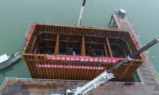 乘风而动 砥砺前行 张公庙澧水特大桥项目用实干浇筑责任担当(图2) 乘风而动 砥砺前行 张公庙澧水特大桥项目用实干浇筑责任担当(图2)