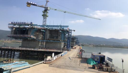 乘风而动 砥砺前行 张公庙澧水特大桥项目用实干浇筑责任担当(图4) 乘风而动 砥砺前行 张公庙澧水特大桥项目用实干浇筑责任担当(图4)