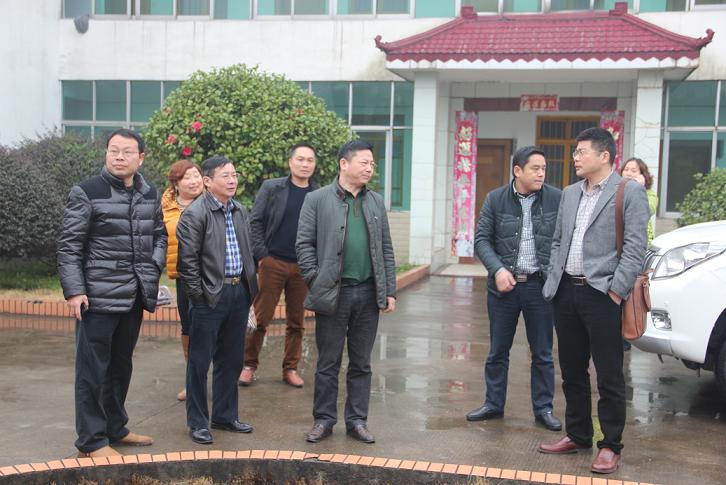 顾晓、贺跃斌节后第一天慰问集团本部及子公司干部职工(图1) 顾晓、贺跃斌节后第一天慰问集团本部及子公司干部职工(图1)