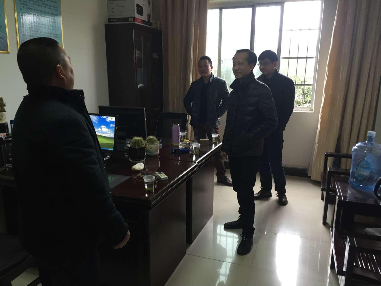厚德公司组织慰问常吉高速公路养护项目部一线职工(图1) 厚德公司组织慰问常吉高速公路养护项目部一线职工(图1)