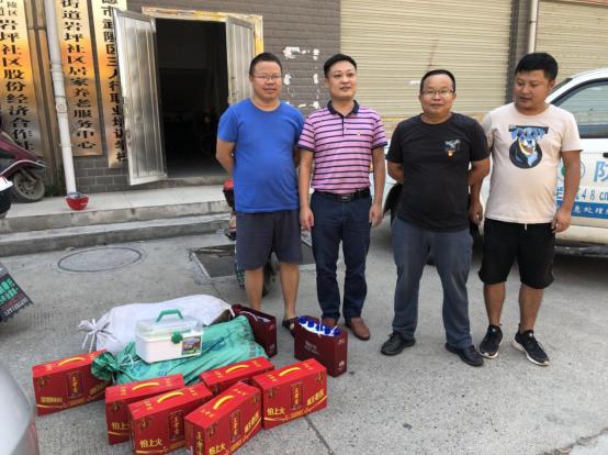 炎炎夏日送清凉 滴滴关怀暖人心(图4) 炎炎夏日送清凉 滴滴关怀暖人心(图4)