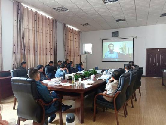 集团公司召开党员大会学习《中国共产党纪律处分条例》(图3) 集团公司召开党员大会学习《中国共产党纪律处分条例》(图3)