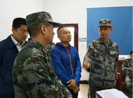 常德市军分区领导检查指导民兵道桥保障连工作(图1) 常德市军分区领导检查指导民兵道桥保障连工作(图1)